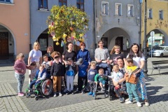 Przedszkolaki-z-Paniami-pod-Drzewkiem-Wielkanocnym-1