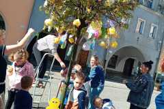 Wsspolne-dekorowanie-drzewka.